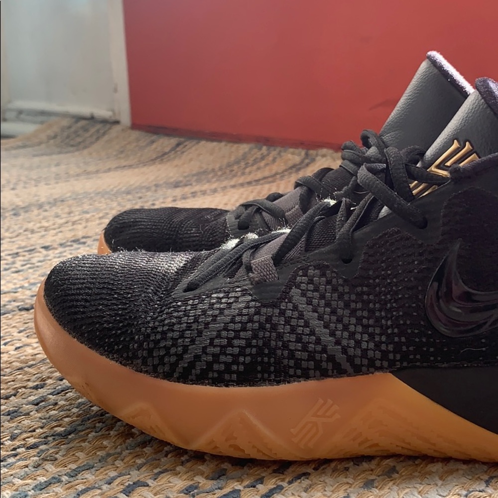Nike / Kyrie Irving zoom basketball shoes